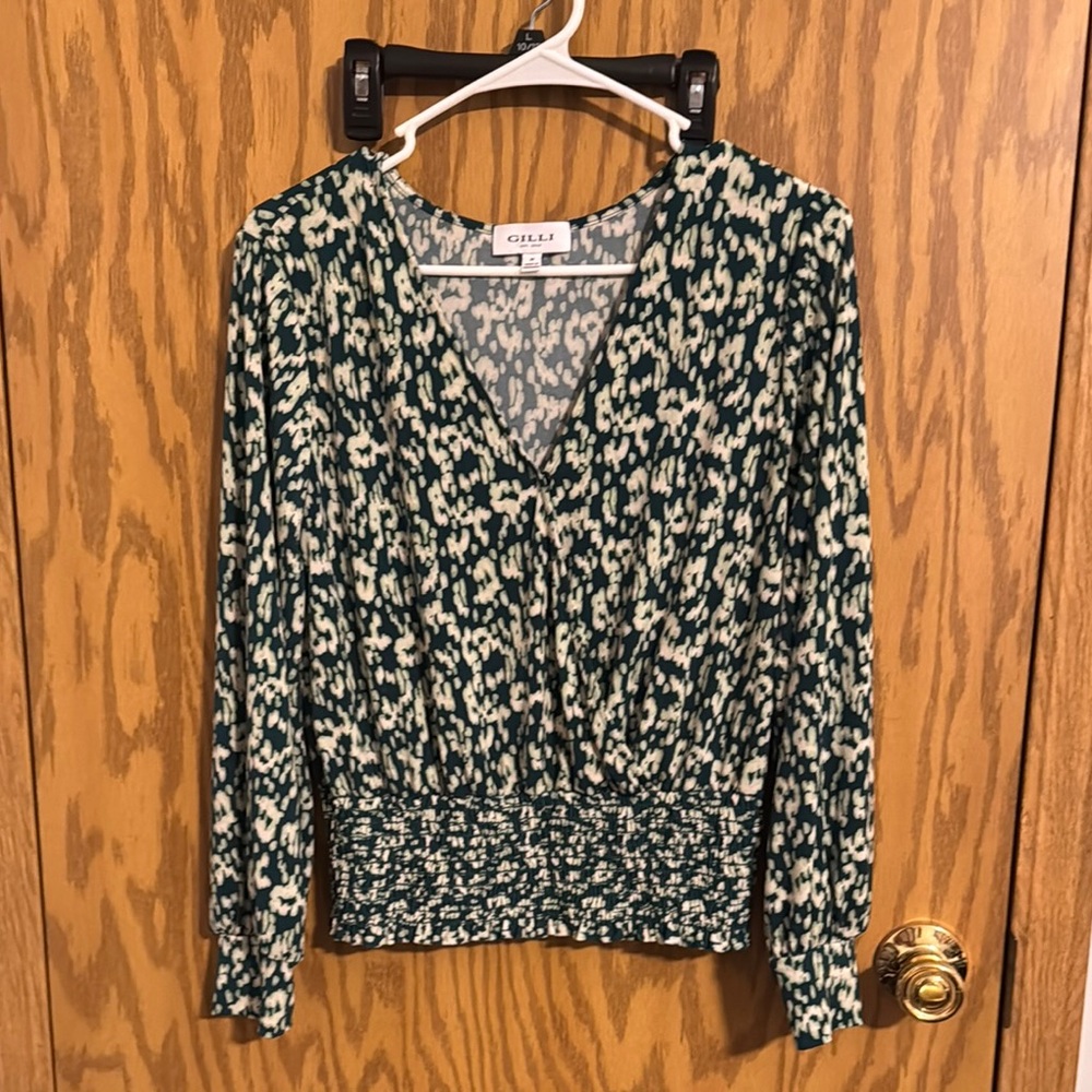 Gilli Black and White Ruched Fitted Blouse
